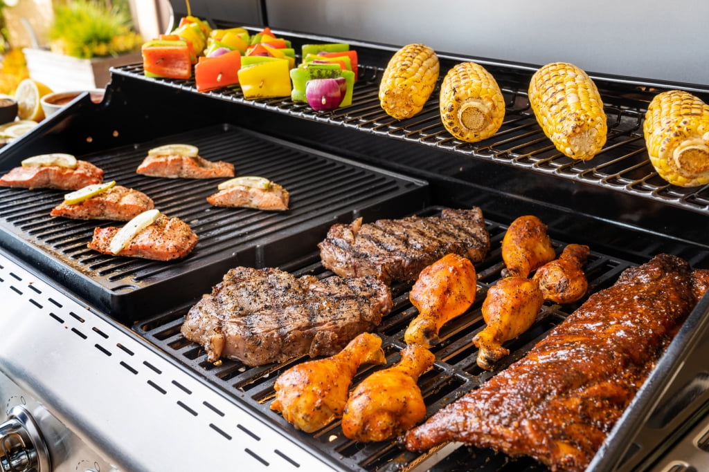Nexgrill 4-Burner Dual Fuel Gas Grill with Side Burner and Griddle Insert, 627 SQ In Total Cooking Space, 59,000 BTUs Output, BBQ Grill Perfect for Outdoor Gatherings - 720-0958HE