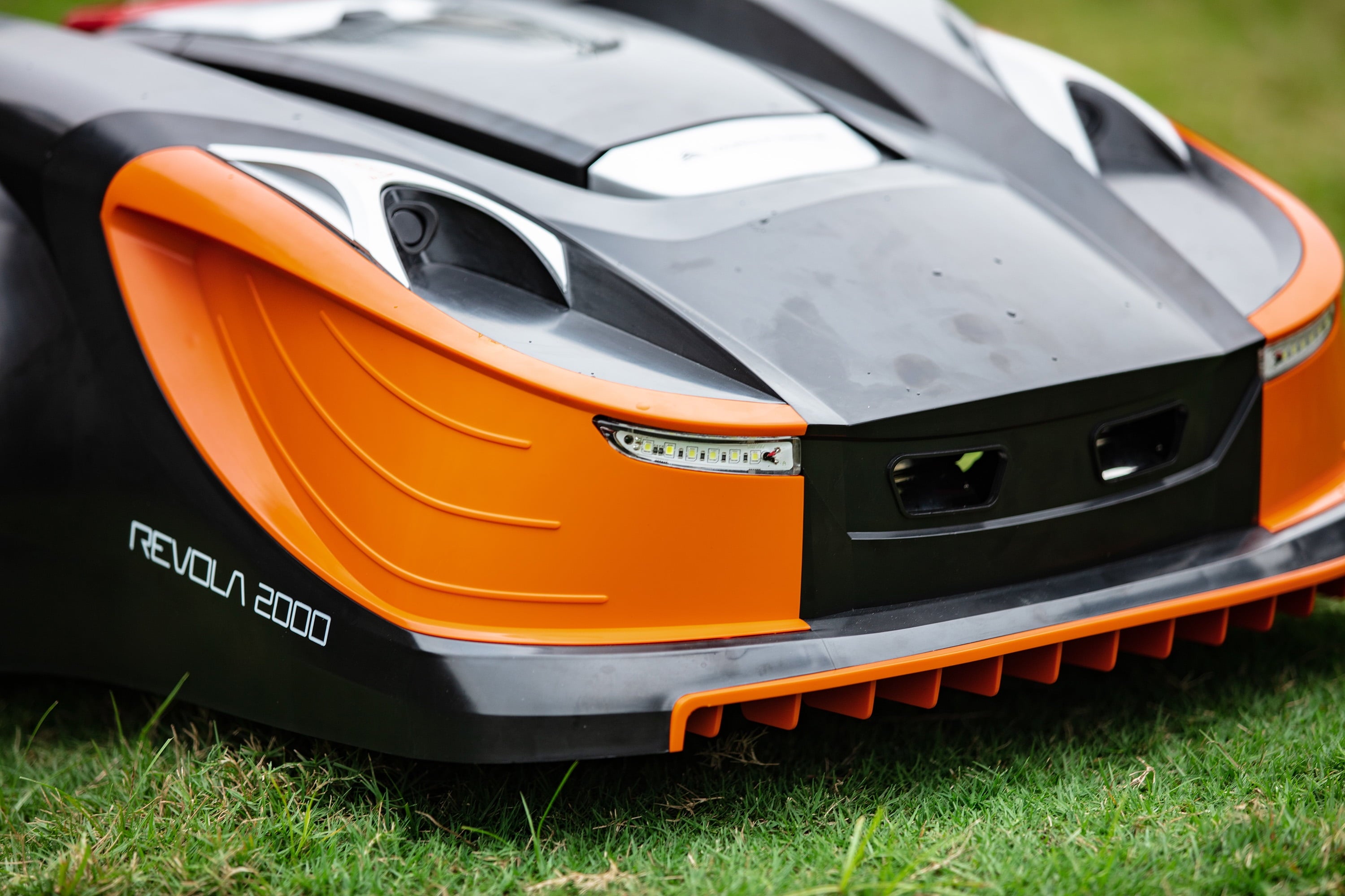 Yard Force 28 Volt Robotic Lawn Mower with Brushless Wheel Motors, Wi-Fi Control, CloudHawk App