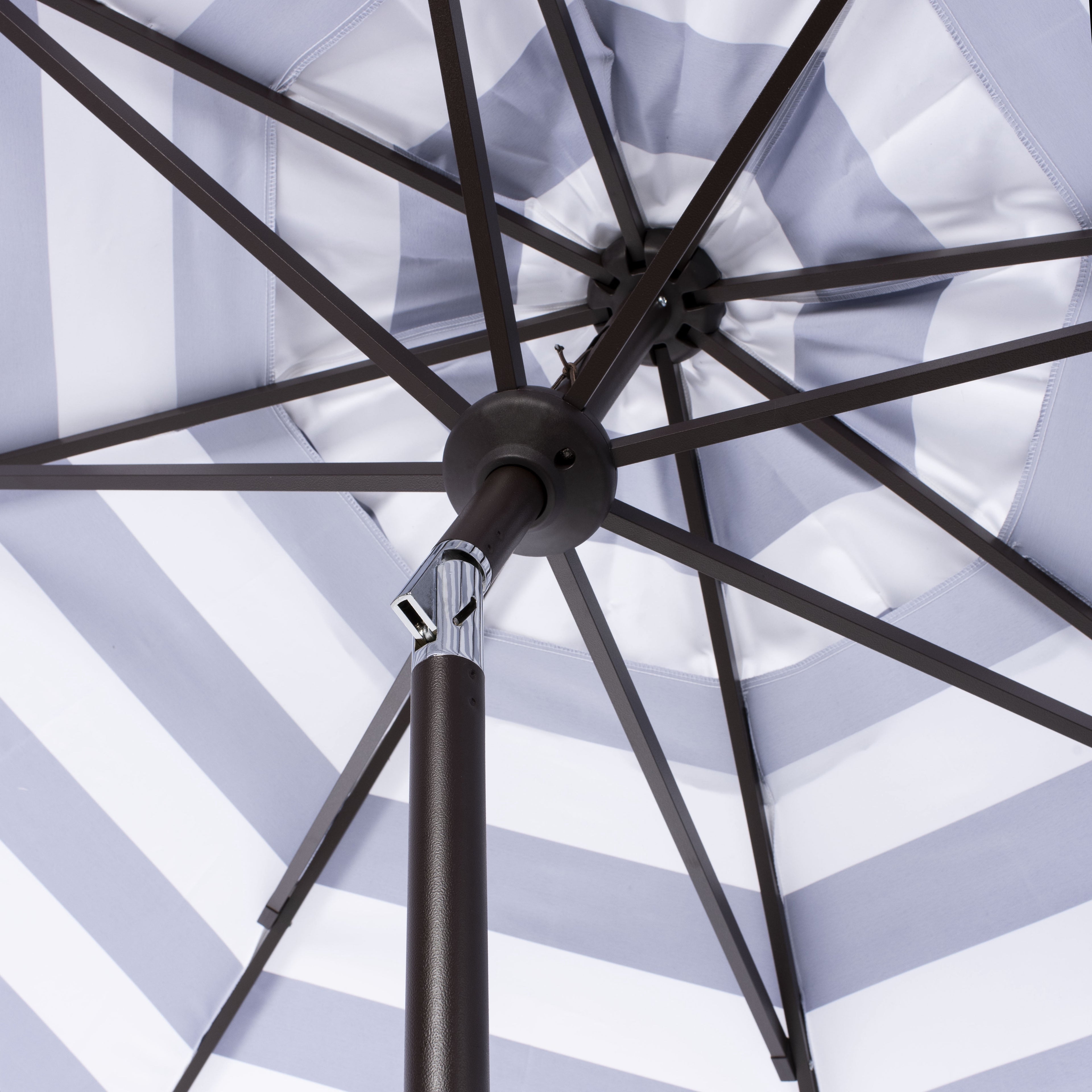 SAFAVIEH Outdoor Collection Vienna 11-Foot Round Crank Umbrella Navy/White