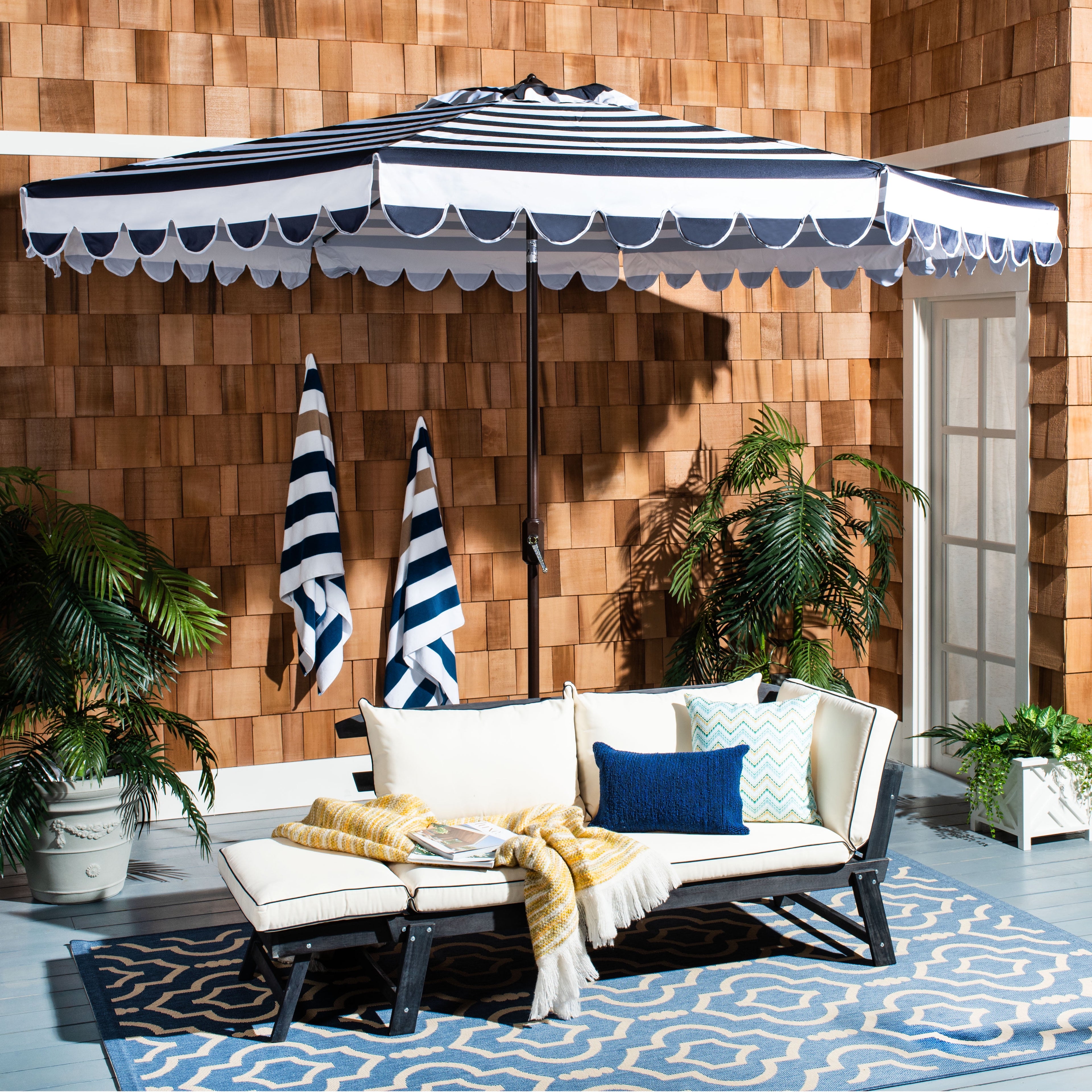 SAFAVIEH Outdoor Collection Vienna 11-Foot Round Crank Umbrella Navy/White